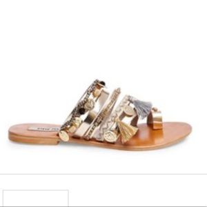 STEVE MADDEN RIPPLE SLIDE SANDAL METALLIC GOLD STRAPPY 6.5. NIB tassels coins